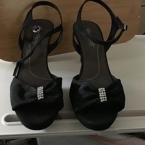 Never worn black heels